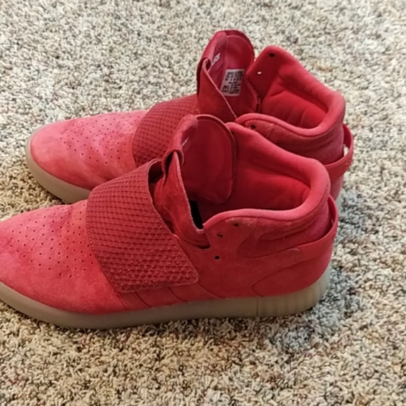 Red Adidas suede hightops - Picture 7 of 9